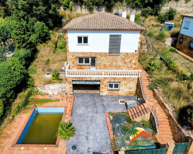 Foto 384734e7-50e7-480b-843c-e448d2f98525. Chalet mit heizung parking pool in Serra Brava Lloret de Mar