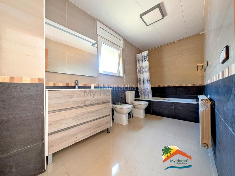 Foto 4210810f-014a-43eb-a2d1-99cda5a08251. Chalet mit heizung parking pool in Serra Brava Lloret de Mar