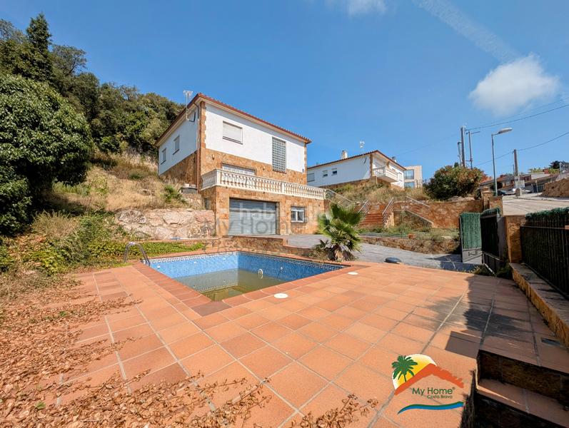 Foto 49065b5f-c75d-44f0-94c2-edd9906f39e1. Chalet mit heizung parking pool in Serra Brava Lloret de Mar