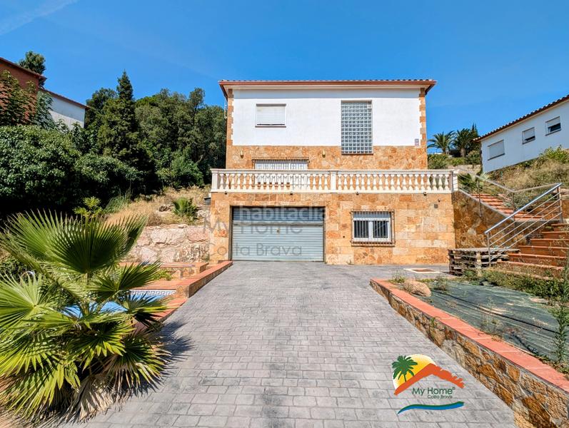 Foto 856701a8-cb37-4a9f-b1d7-e1de7e221fb7. Chalet mit heizung parking pool in Serra Brava Lloret de Mar