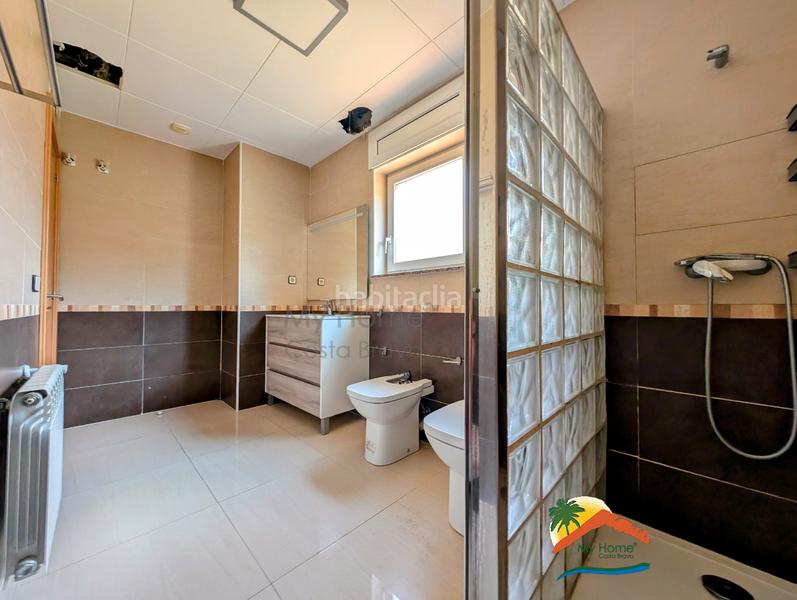 Foto bbcc170f-1228-45ba-9d22-c28716876b97. Chalet mit heizung parking pool in Serra Brava Lloret de Mar