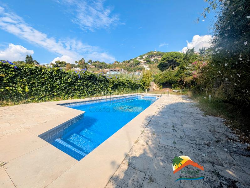 Foto 9e4f053a-7dff-4d97-99e7-99a963bdcf05. Haus mit kamin heizung parking pool in Roca Grossa Lloret de Mar