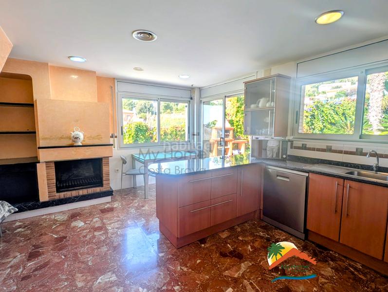 Foto d35251f7-03c6-421b-9a04-1e5e2e8e51ac. Haus mit kamin heizung parking pool in Roca Grossa Lloret de Mar