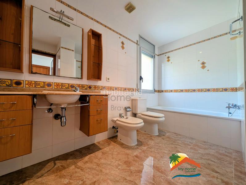 Foto eebcbab2-4d78-4b7f-bc73-f18fdbfe7427. Haus mit kamin heizung parking pool in Roca Grossa Lloret de Mar