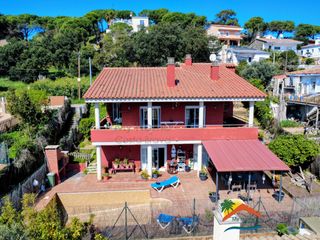 Casa en Mas Mora-Sant Daniel. R02566 casa con piscina , garaje y vistas al mar en mas mora de