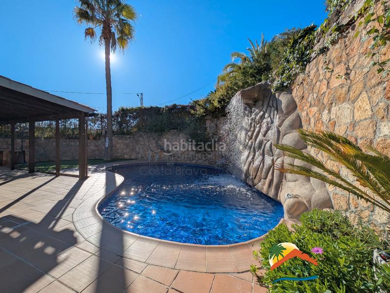 Foto 348dc516-a0ce-42c4-b12f-e49204d951a8. Casa con camino riscaldamento parcheggio piscina in Lloret de Mar