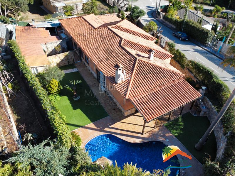 Foto b31a39e4-1142-4b3c-91a9-6ded456e0d6f. Casa con camino riscaldamento parcheggio piscina in Lloret de Mar