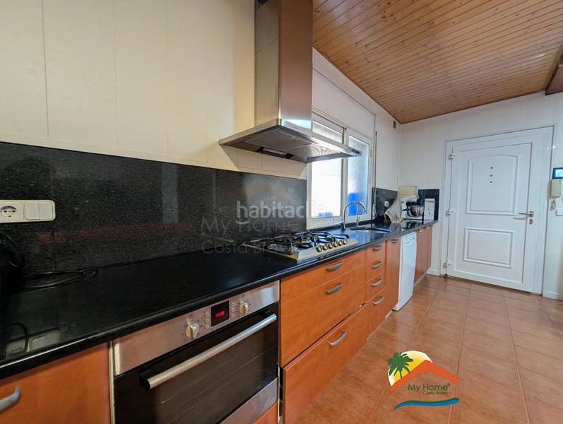 Foto c38fcbd6-90de-47d4-a55b-3d2b1ab2aa75. Casa con camino riscaldamento parcheggio piscina in Lloret de Mar