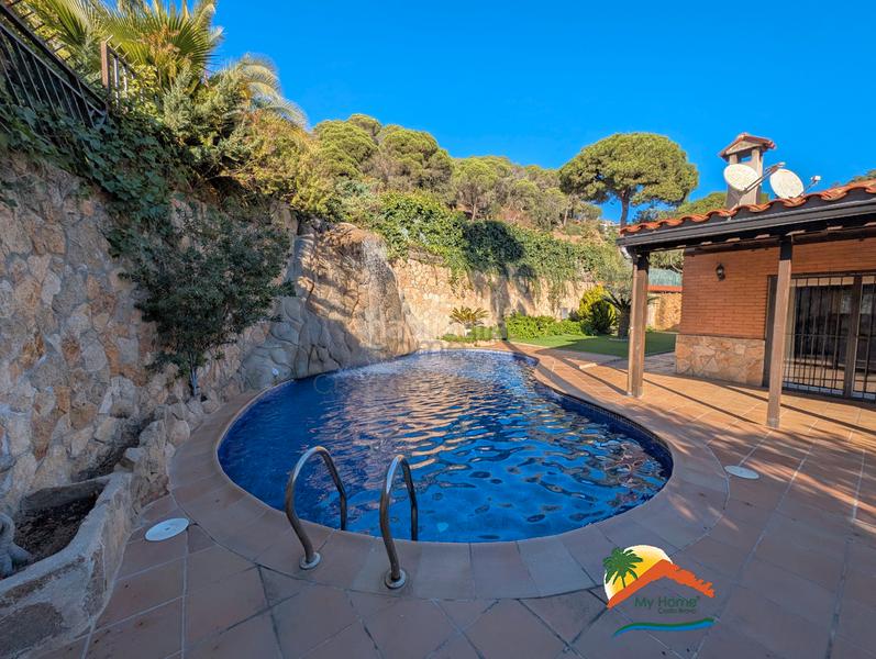 Foto c7af8bdd-ab01-4f74-a217-c1a9f2f0e7f2. Casa con camino riscaldamento parcheggio piscina in Lloret de Mar