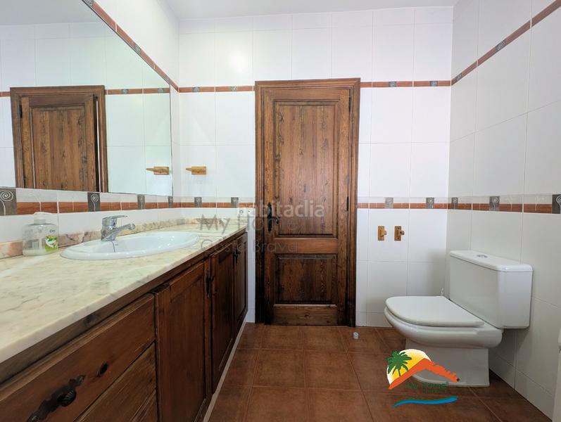 Foto efac9443-aa0b-49d4-932f-9aa8de40dfe5. Casa con camino riscaldamento parcheggio piscina in Lloret de Mar