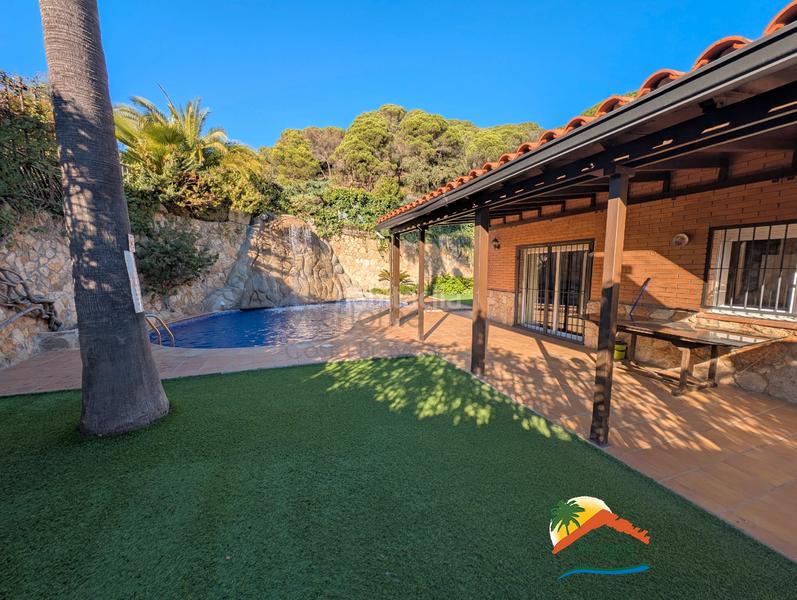 Foto f2686b7f-ddd5-468b-8879-780d70a1de92. Casa con camino riscaldamento parcheggio piscina in Lloret de Mar