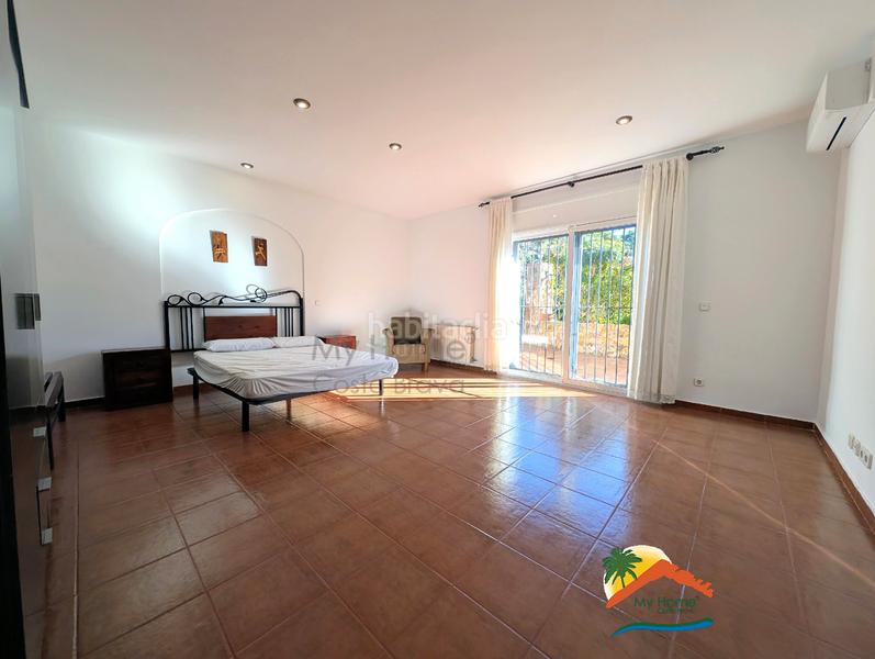 Foto f8519f23-da4a-43fb-b610-9f1154379175. Casa con camino riscaldamento parcheggio piscina in Lloret de Mar