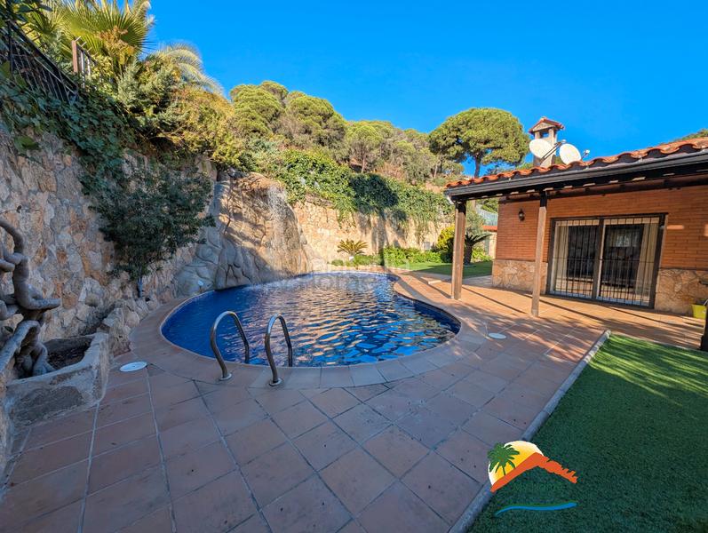 Foto fda7e3f8-99de-475a-a8f6-cdccf0f067d9. Casa con camino riscaldamento parcheggio piscina in Lloret de Mar