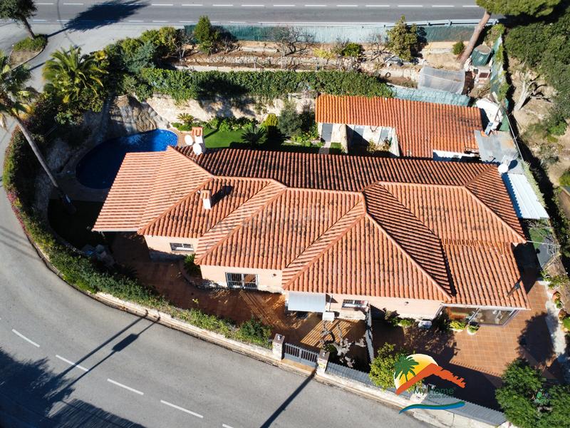 Foto feb73306-6b84-4c81-a475-e28cc59f6cf6. Casa con camino riscaldamento parcheggio piscina in Lloret de Mar