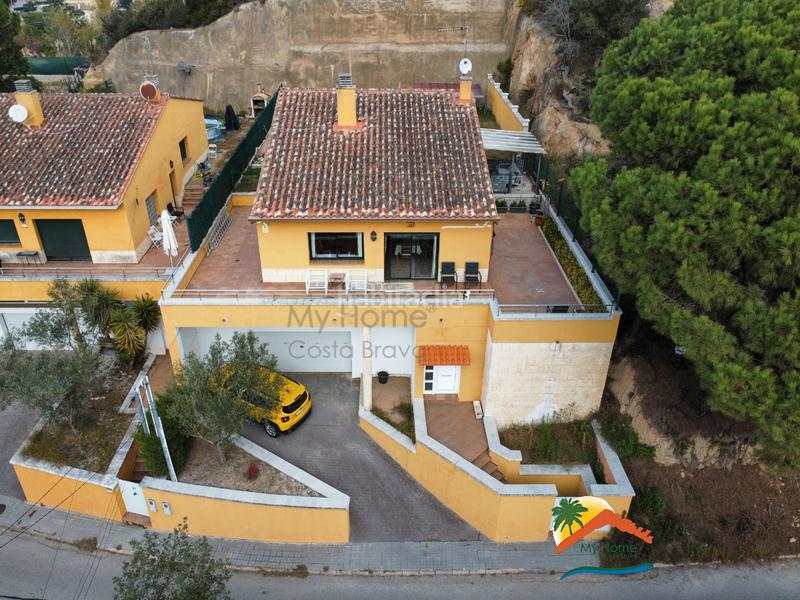 Foto 8c86da70-16fa-45fd-89a4-cb28c83ef5a4. Casa amb calefacció aparcament a Aiguaviva Parc Vidreres