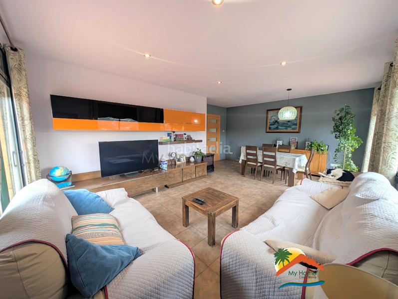 Foto b1f3edda-ee8f-44e9-9435-e5b0fe95a8d3. Casa amb calefacció aparcament a Aiguaviva Parc Vidreres