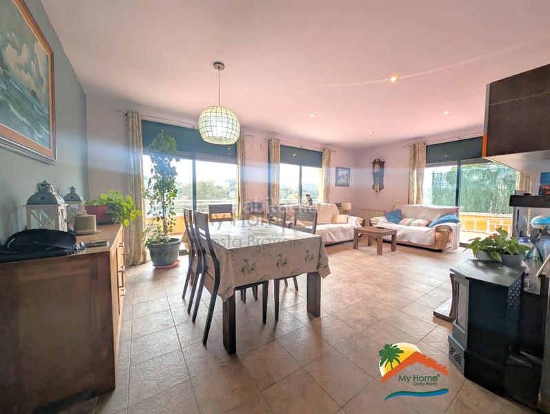 Foto b2f69540-f56f-4a26-b86d-4aac1f7c1495. Casa amb calefacció aparcament a Aiguaviva Parc Vidreres