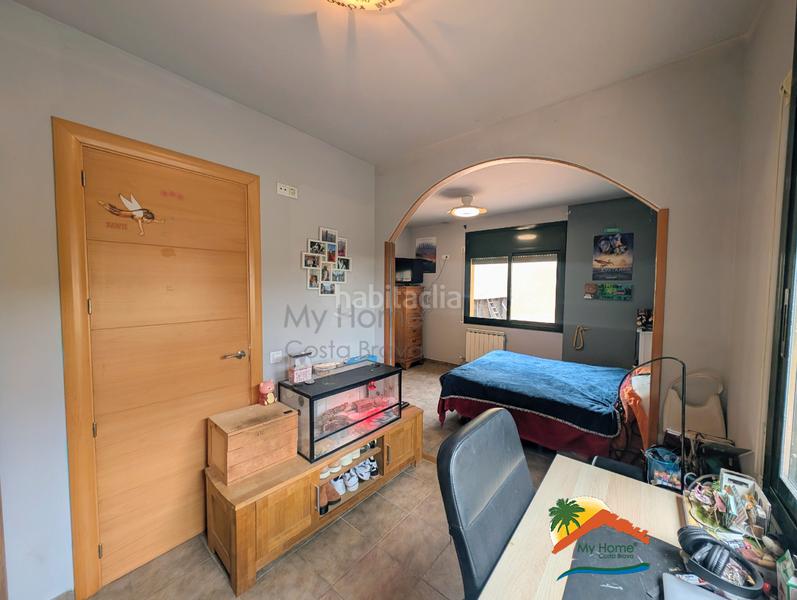 Foto b8f4c0cf-795f-44f0-9845-3fa3848e340a. Casa amb calefacció aparcament a Aiguaviva Parc Vidreres