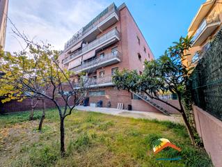 Piso en Roca Grossa. R02578 piso de 3 habitaciones, 2 baños y un gran terreno de 165m