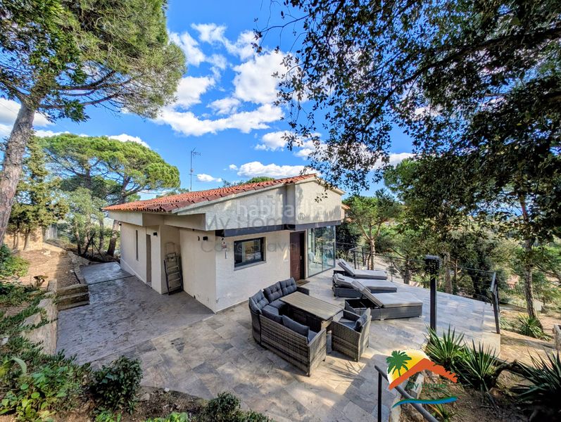 Foto 00ba8e61-e268-4c0a-a4c0-58622f7af006. Casa amb calefacció aparcament piscina a Serra Brava Lloret de Mar