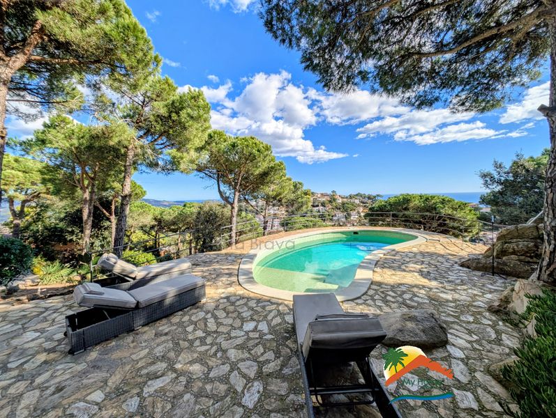 Foto 75fdeda0-ed21-4c40-b83d-cf3c21dd25c9. Casa amb calefacció aparcament piscina a Serra Brava Lloret de Mar