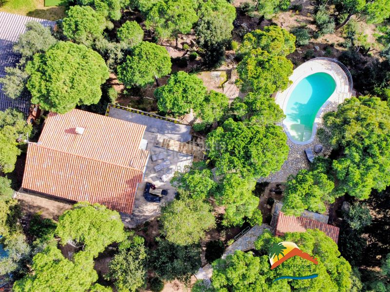 Foto 881a7d35-aed1-45dc-acbb-e6e8cc6f5279. Casa amb calefacció aparcament piscina a Serra Brava Lloret de Mar