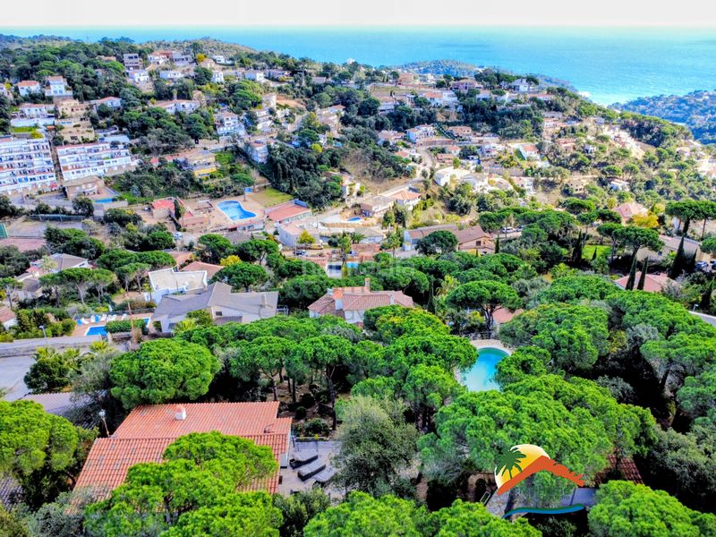 Foto b110a1dc-0069-466f-8370-62d7951bba91. Casa amb calefacció aparcament piscina a Serra Brava Lloret de Mar