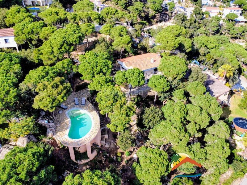 Foto c9a22eb1-b09c-4bf4-8f8d-95848527b5bd. Casa amb calefacció aparcament piscina a Serra Brava Lloret de Mar