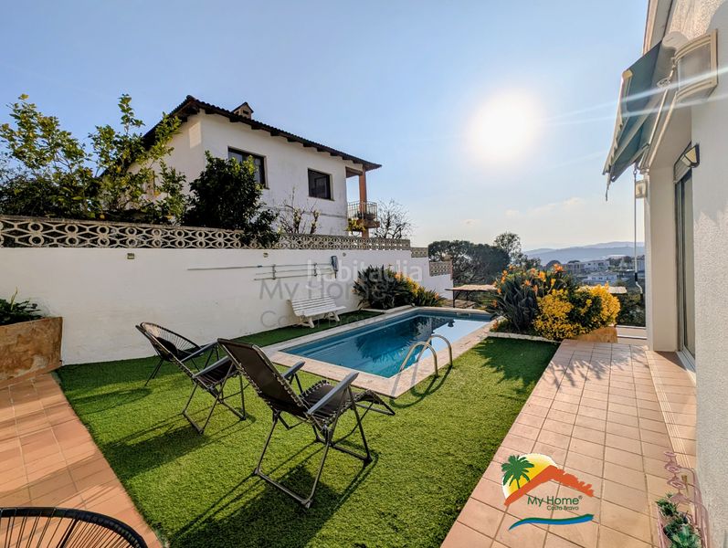 Foto 013e5180-4f94-4853-bbc1-dfa8acd088c3. Casa amb xemeneia calefacció aparcament piscina a Lloret de Mar