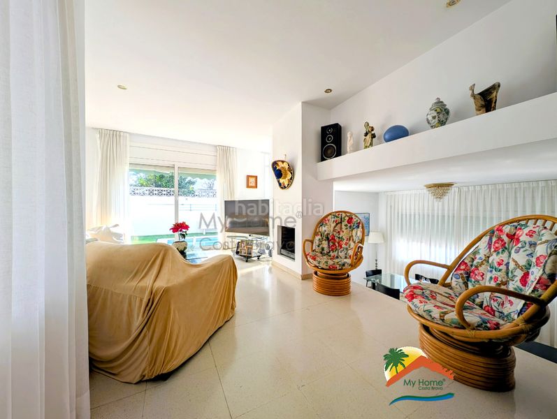 Foto 1c2be5da-a644-4fd3-9e83-a039b5e8b37d. Casa amb xemeneia calefacció aparcament piscina a Lloret de Mar