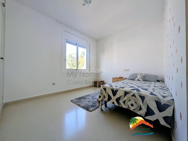 Foto 1e61a77c-502c-49f4-90d7-948fc9c2807b. Casa amb xemeneia calefacció aparcament piscina a Lloret de Mar