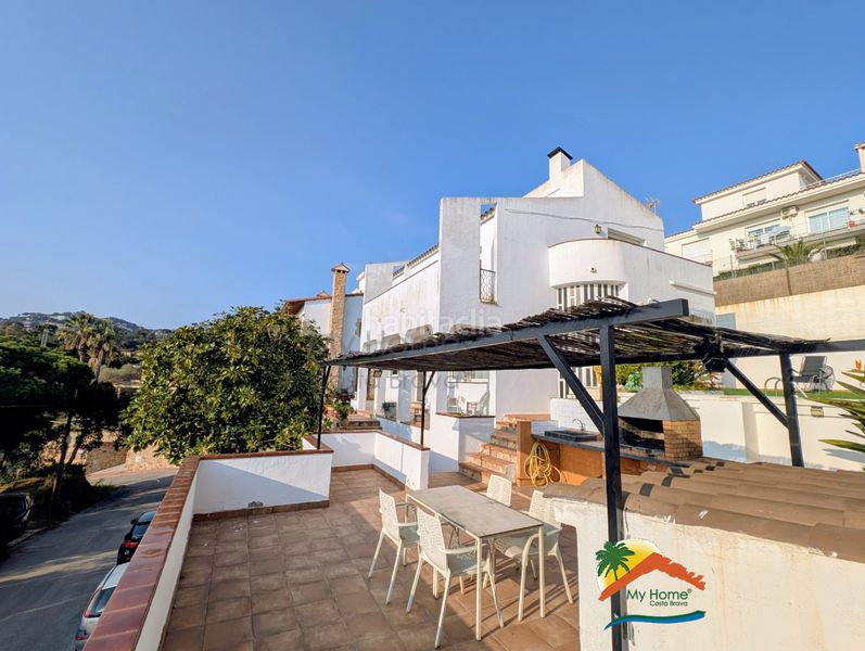 Foto 33ddcbb6-7a37-4405-b55d-6b81f5b8e359. Casa amb xemeneia calefacció aparcament piscina a Lloret de Mar