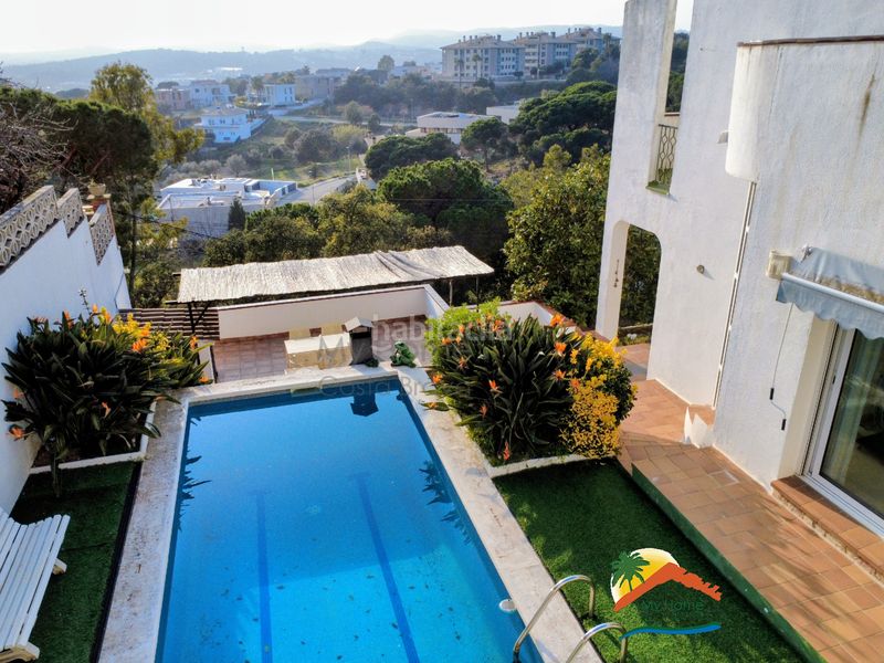 Foto 454396a7-380a-425d-b417-996c5a44c3c3. Casa amb xemeneia calefacció aparcament piscina a Lloret de Mar