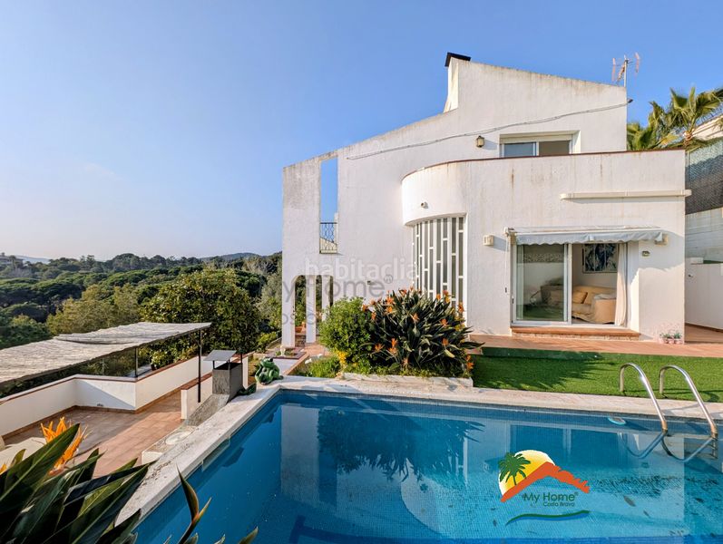 Foto 457c3c60-46c8-4005-92d3-44f598439af3. Casa amb xemeneia calefacció aparcament piscina a Lloret de Mar
