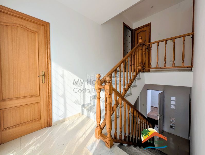 Foto b972e8f1-dcb3-458c-bd09-3a1732390936. Casa amb xemeneia calefacció aparcament piscina a Lloret de Mar
