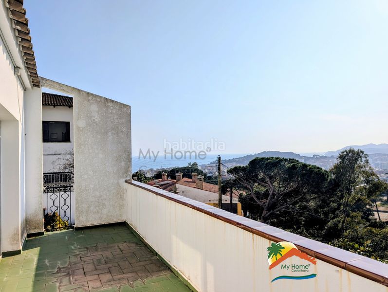 Foto c250fdfa-f53b-40e1-a100-cd0c3a0788b0. Casa amb xemeneia calefacció aparcament piscina a Lloret de Mar