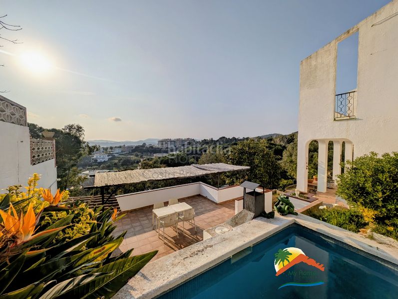 Foto ce029dcf-e263-4e0c-89ea-57810c8facae. Casa amb xemeneia calefacció aparcament piscina a Lloret de Mar
