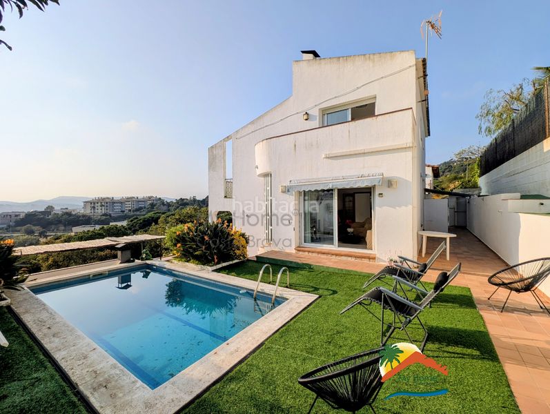 Foto f1314dd0-9ed3-4037-a7b4-06ea944dd959. Casa amb xemeneia calefacció aparcament piscina a Lloret de Mar