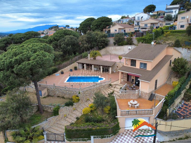 Foto 24d334a8-33e5-459d-aa9f-f0da8b2ded7f. Casa amb xemeneia aparcament piscina a Aiguaviva Parc Vidreres