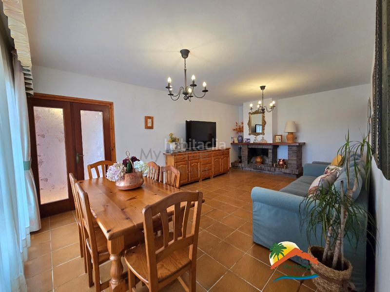 Foto 45918690-c493-4947-97fa-025754c8b0c8. Casa amb xemeneia aparcament piscina a Aiguaviva Parc Vidreres