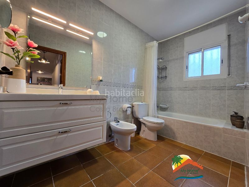 Foto 93b10bd1-2864-4e4a-b02c-bac3921c6c9e. Casa amb xemeneia aparcament piscina a Aiguaviva Parc Vidreres