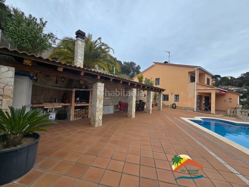 Foto b20f3805-fd29-4a37-b29c-4ac8db13fe34. Casa amb xemeneia aparcament piscina a Aiguaviva Parc Vidreres