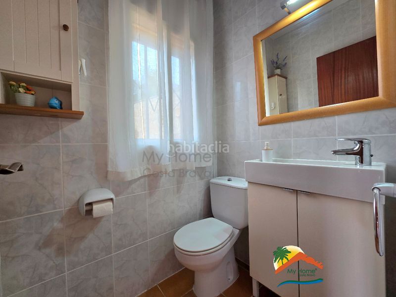 Foto b8378abe-fa16-40ae-86bf-c1478c973433. Casa amb xemeneia aparcament piscina a Aiguaviva Parc Vidreres