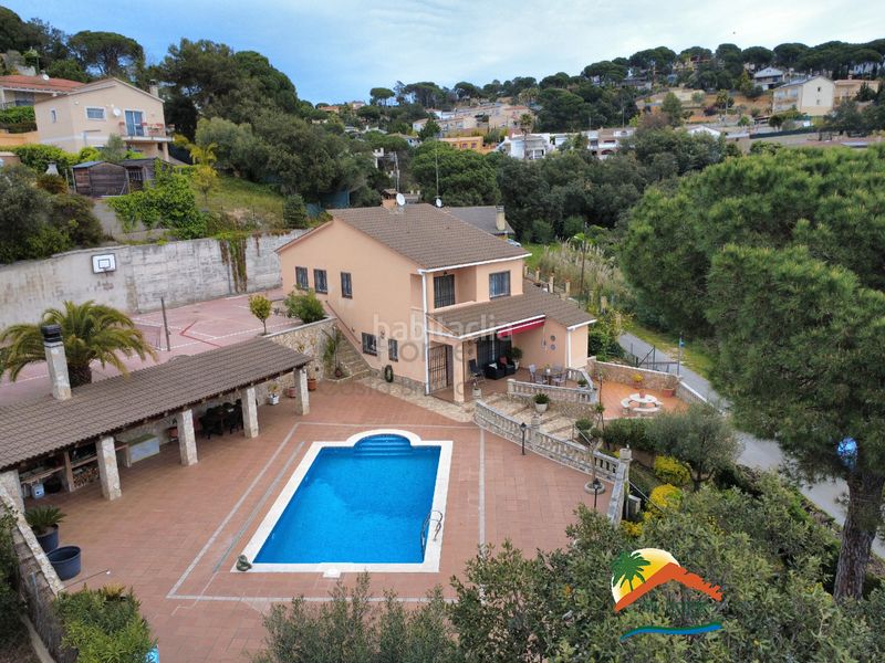 Foto c2ef998b-0f7f-4c0c-8e09-a0833129c2ab. Casa amb xemeneia aparcament piscina a Aiguaviva Parc Vidreres