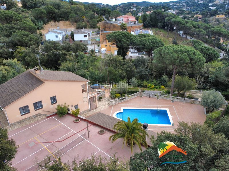 Foto c92e87b1-1db2-42a2-9153-4976b2038eca. Casa amb xemeneia aparcament piscina a Aiguaviva Parc Vidreres