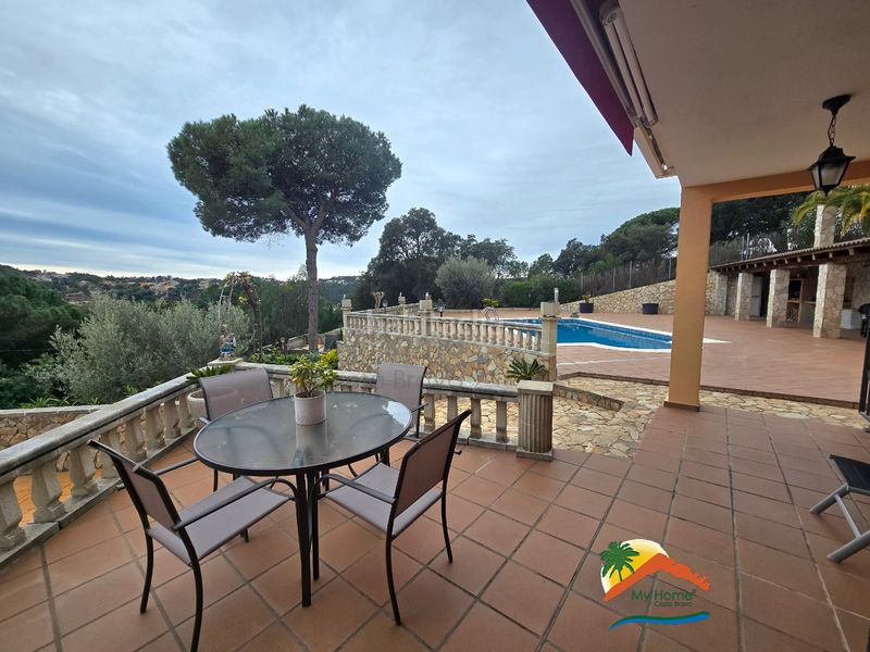 Foto d828ae0b-9552-480d-a222-0a272d6d38f7. Casa amb xemeneia aparcament piscina a Aiguaviva Parc Vidreres