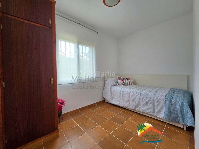 Foto ea1c1a6c-3809-4b77-8949-f3c008493934. Casa amb xemeneia aparcament piscina a Aiguaviva Parc Vidreres