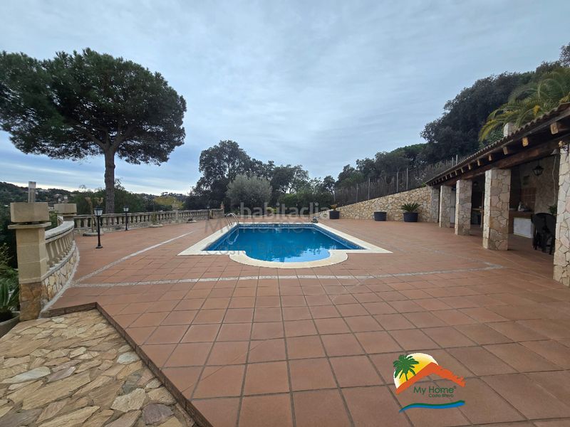 Foto fb7e183e-7a4c-4a76-ba45-316c7c186c7e. Casa amb xemeneia aparcament piscina a Aiguaviva Parc Vidreres