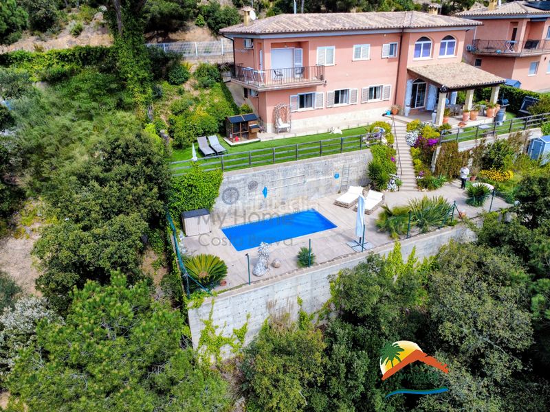 Foto 6792f117-4495-4409-916e-465c0725ea26. Casa amb xemeneia calefacció aparcament piscina a Vidreres