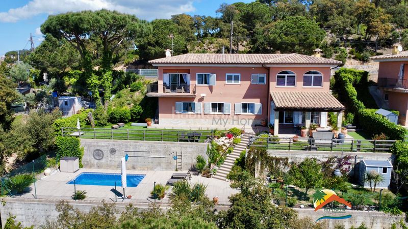 Foto f844a358-a4d5-409d-a7be-94393a5528d9. Casa amb xemeneia calefacció aparcament piscina a Vidreres
